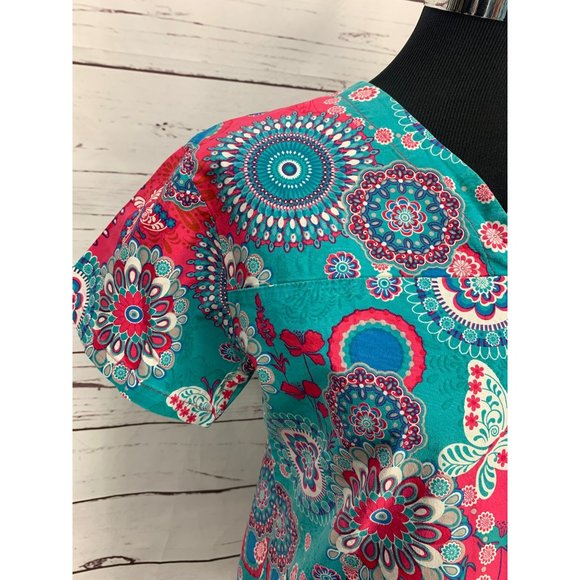 Med Couture Butterfly Floral Psychedelic Size XS‎ Scrub Top - Picture 6 of 8